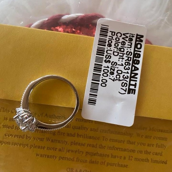 Dazzling Silver Halo Ring - Picture 2 of 2